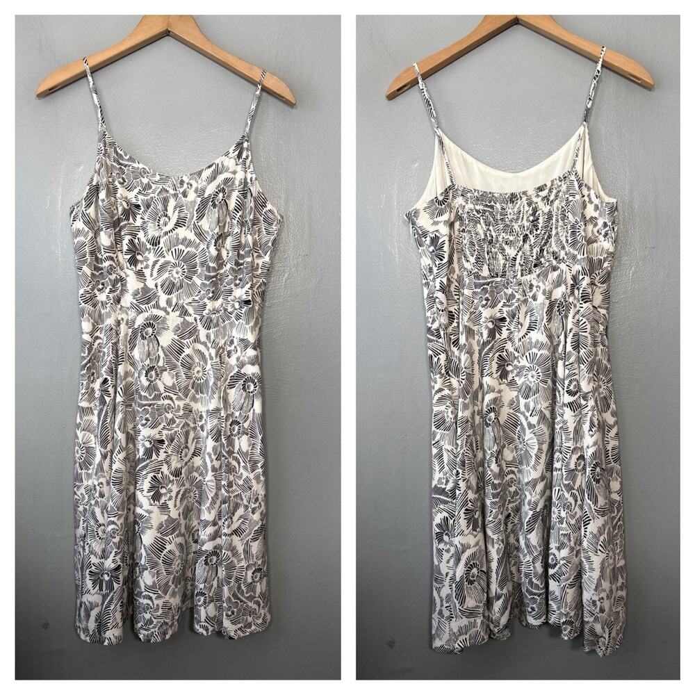 Old Navy Cami Dress Size Large Black White Floral Strappy Smocked Artsy Summer
